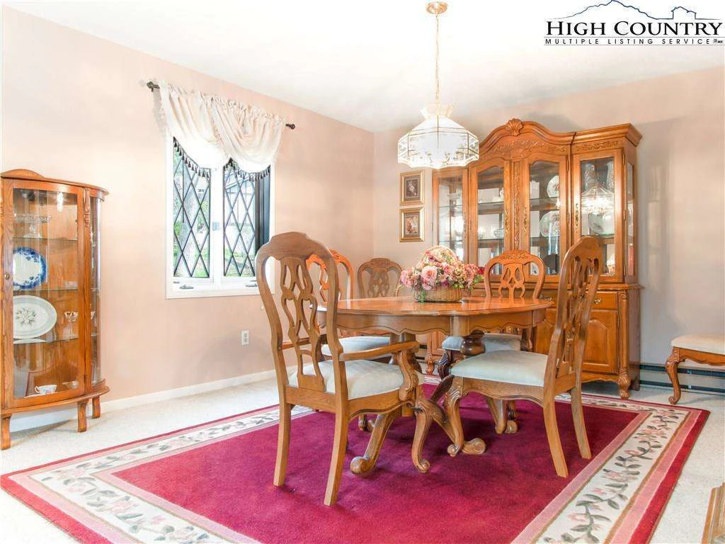 Image number 16 for the current listing