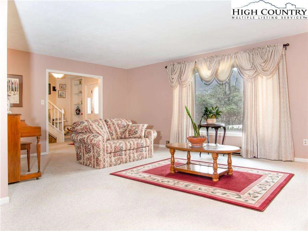 Image number 2 for the current listing