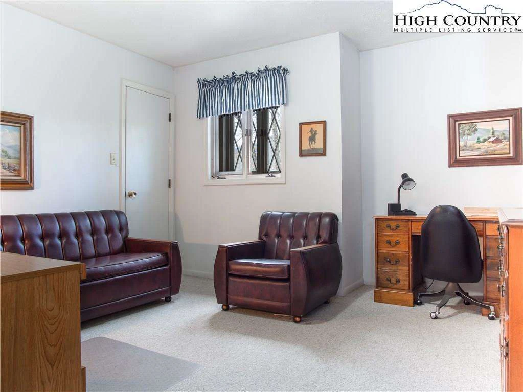 Image number 10 for the current listing