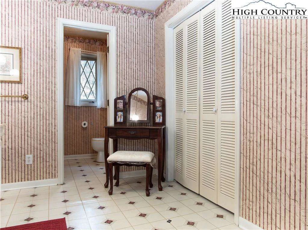 Image number 6 for the current listing