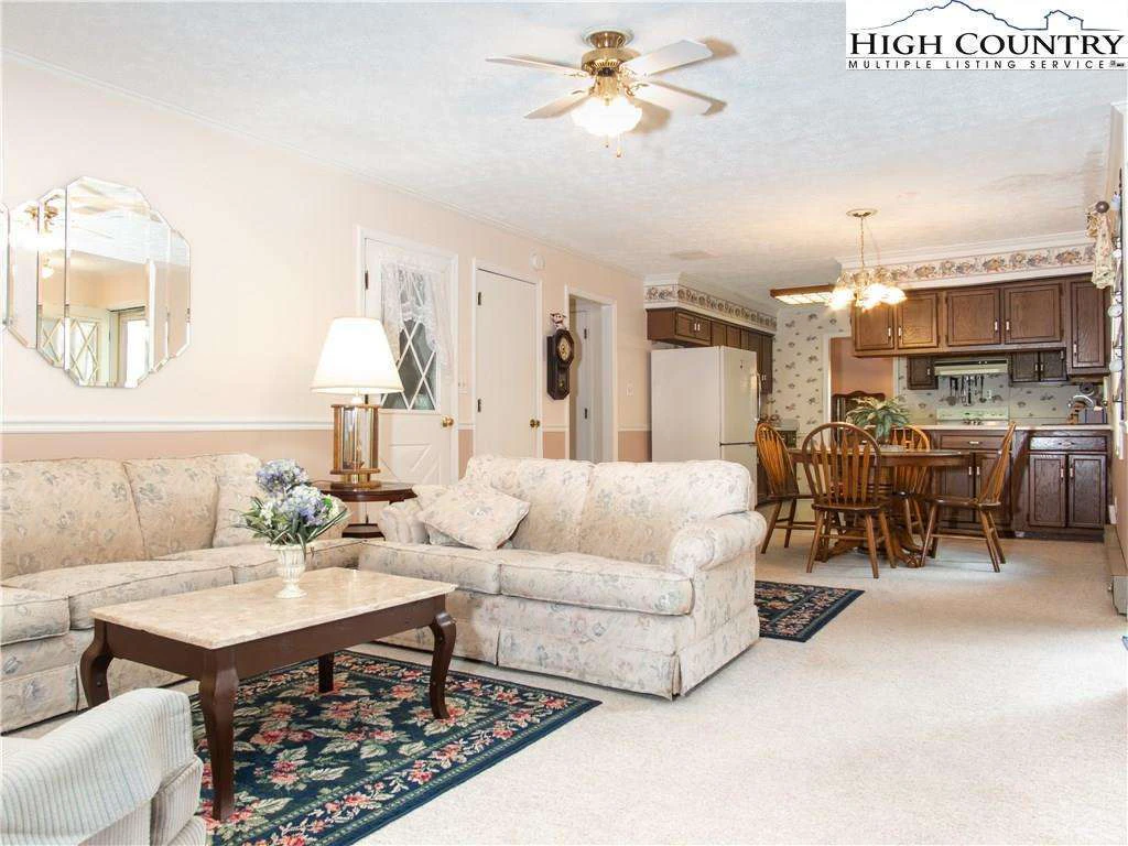 Image number 19 for the current listing