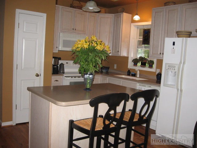 Image number 12 for the current listing