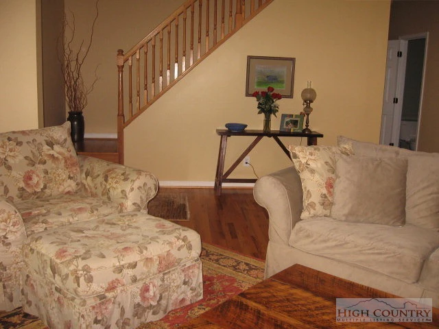 Image number 8 for the current listing