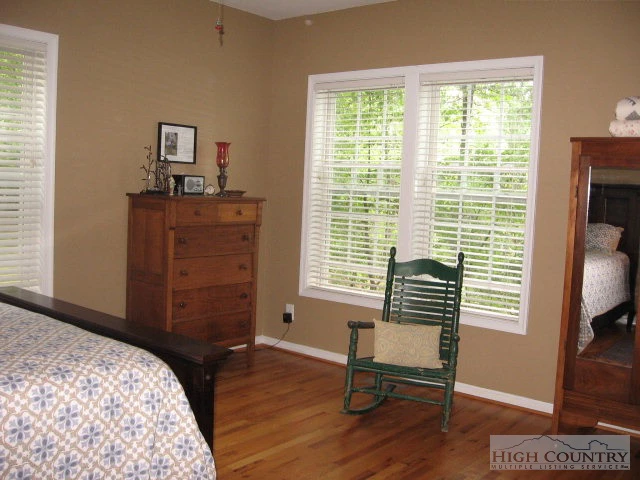 Image number 6 for the current listing