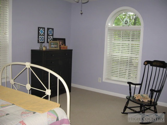 Image number 21 for the current listing