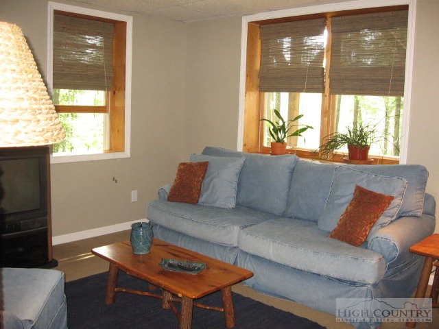 Image number 20 for the current listing