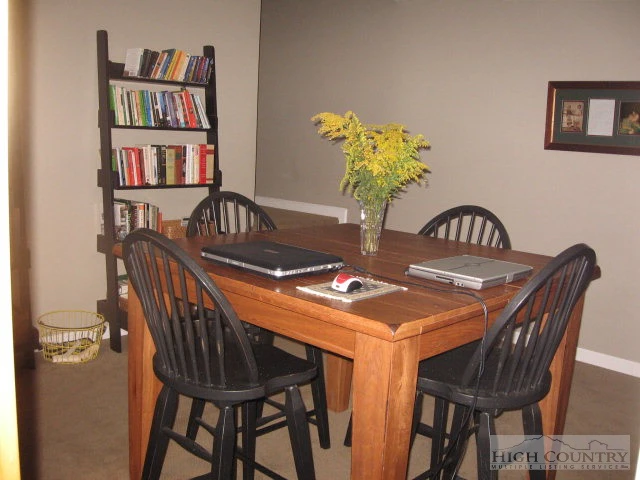 Image number 19 for the current listing