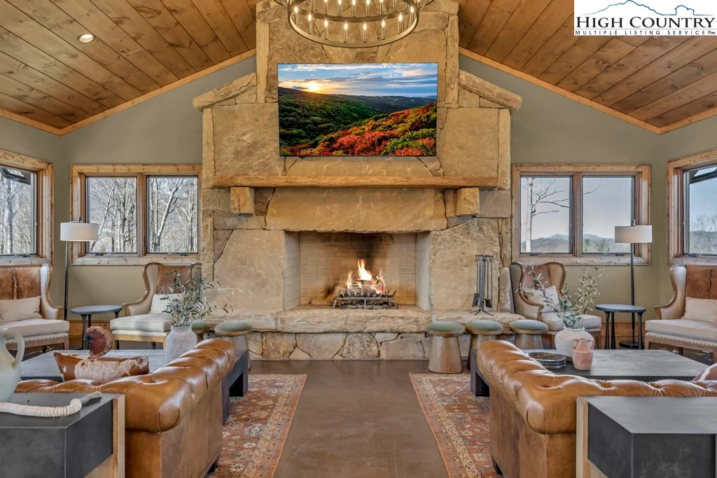 Image number 11 for the current listing
