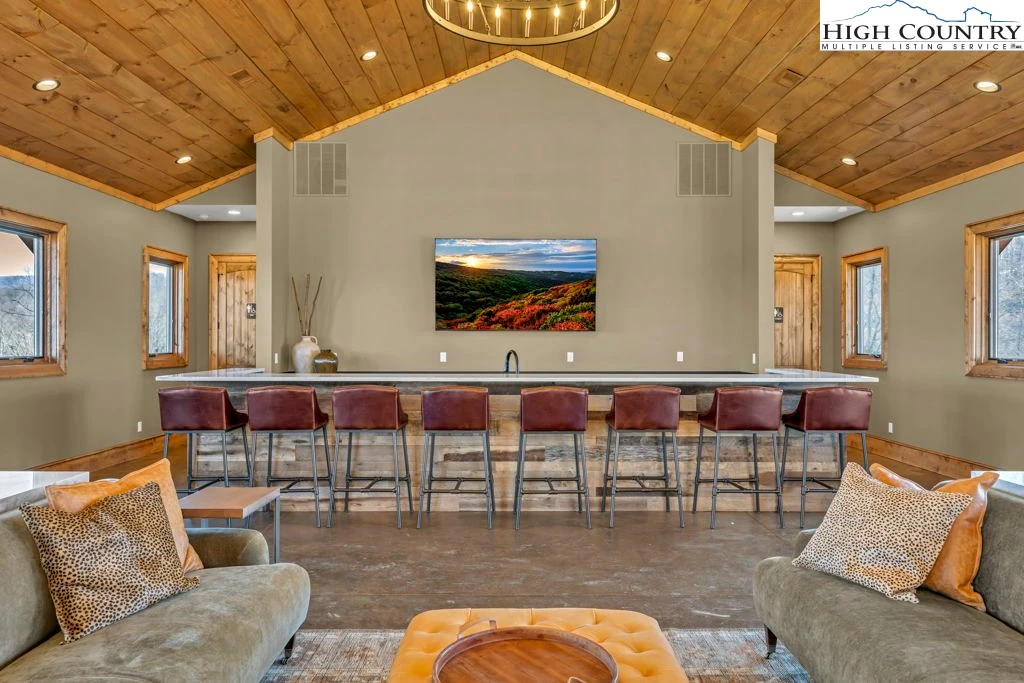 Image number 12 for the current listing