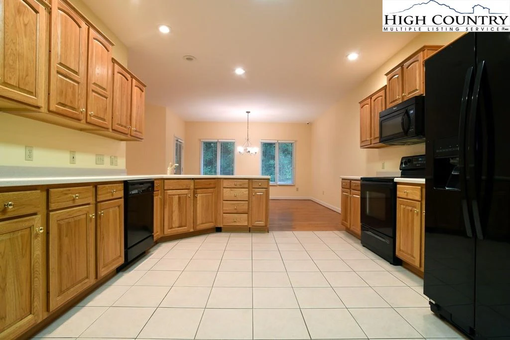 Image number 21 for the current listing