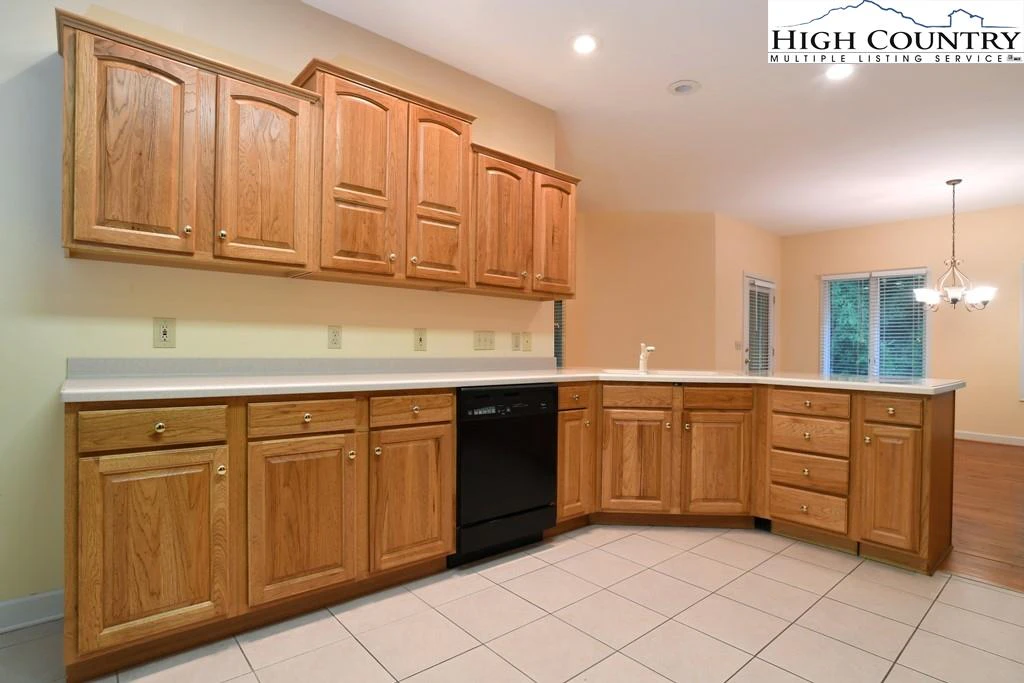 Image number 20 for the current listing
