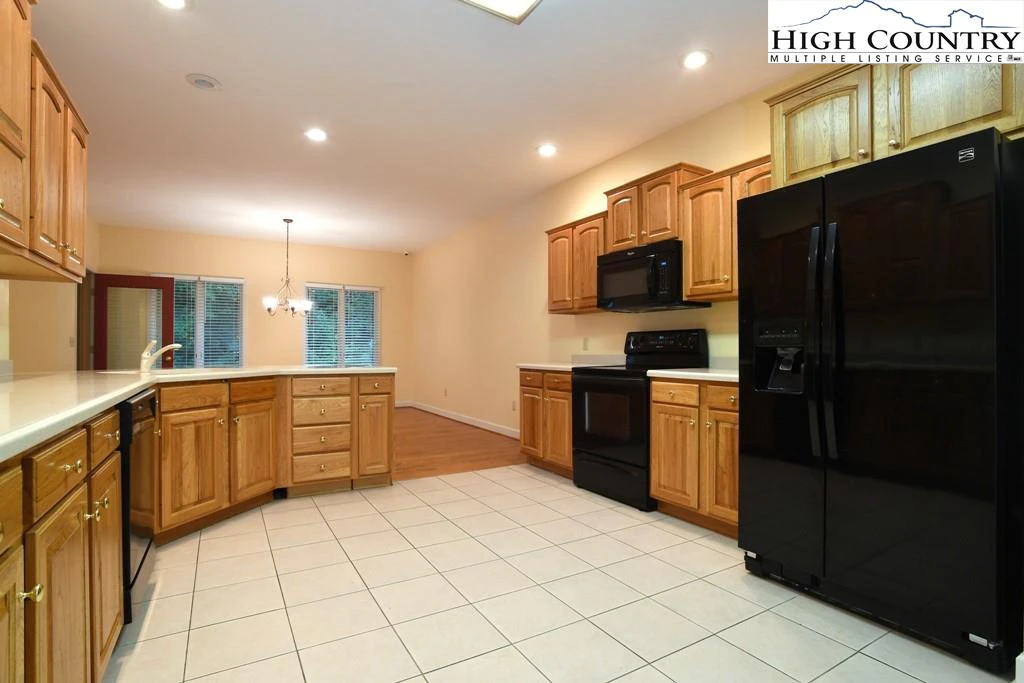Image number 3 for the current listing