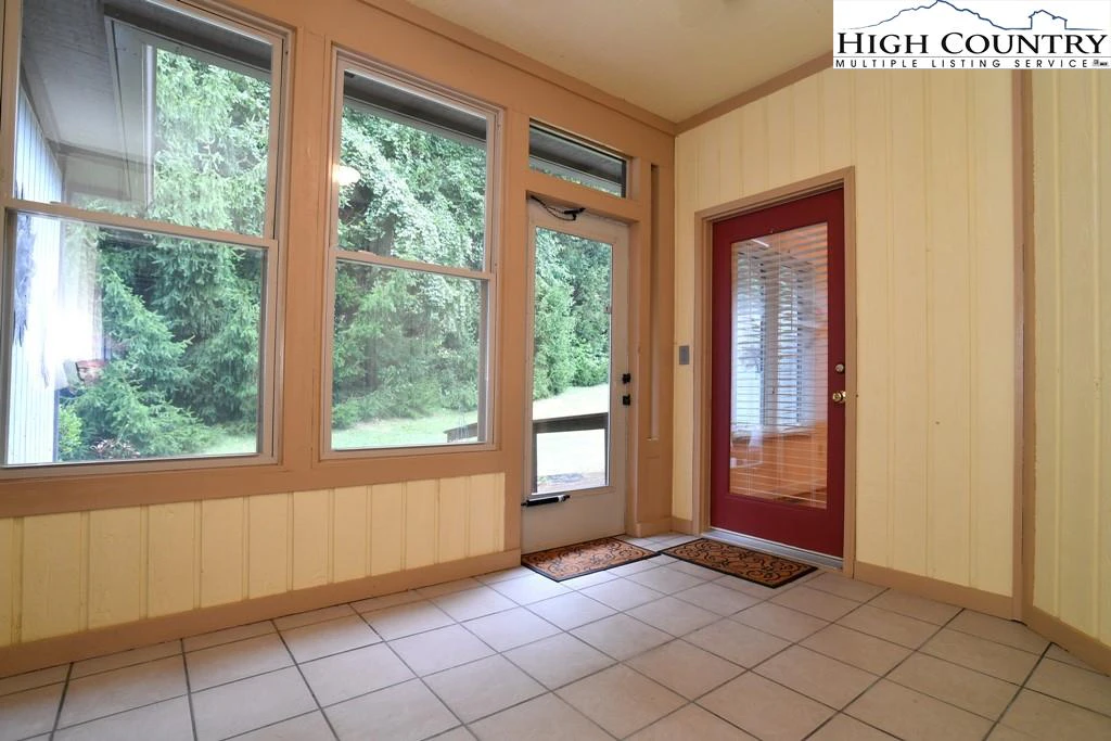 Image number 5 for the current listing
