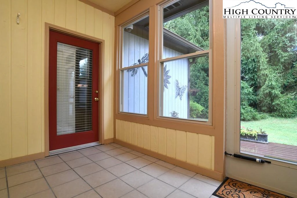 Image number 6 for the current listing
