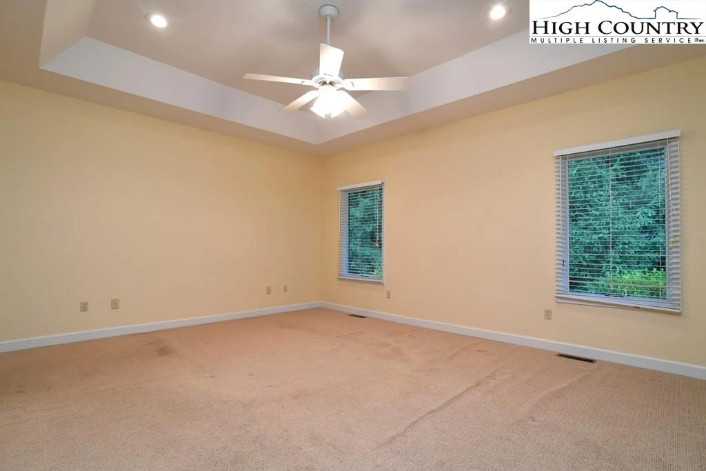 Image number 7 for the current listing