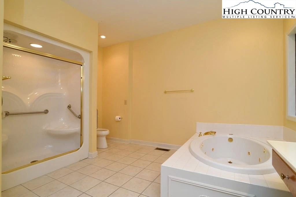 Image number 2 for the current listing