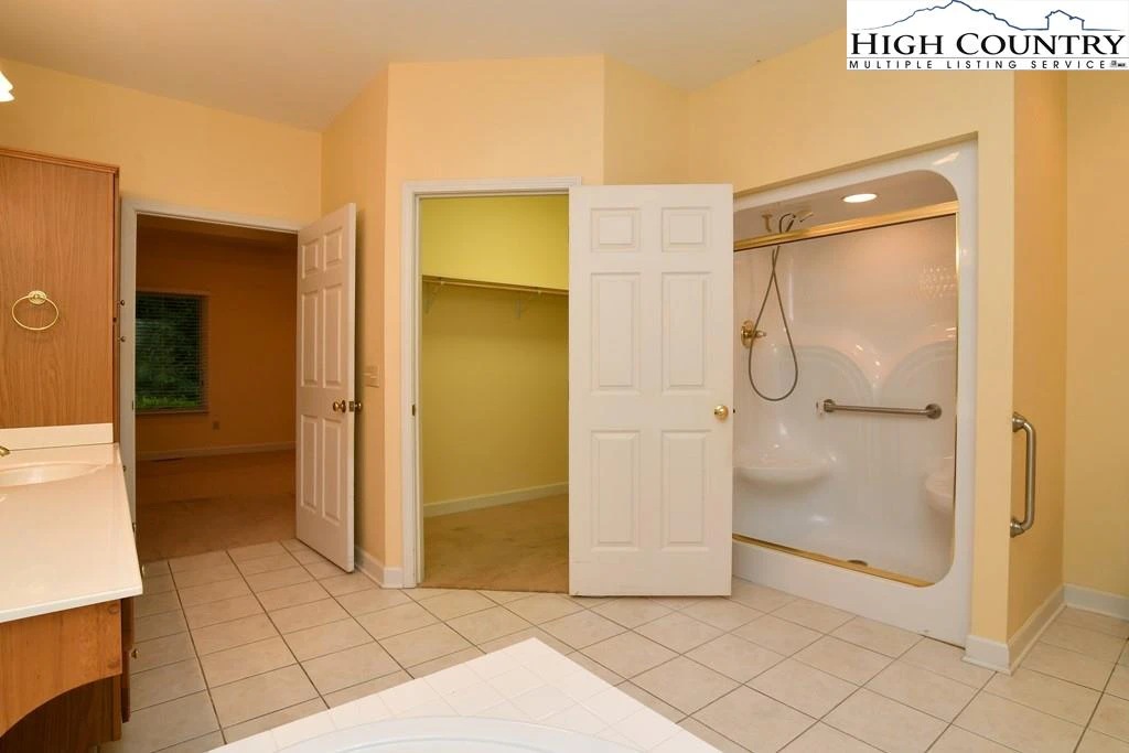 Image number 12 for the current listing