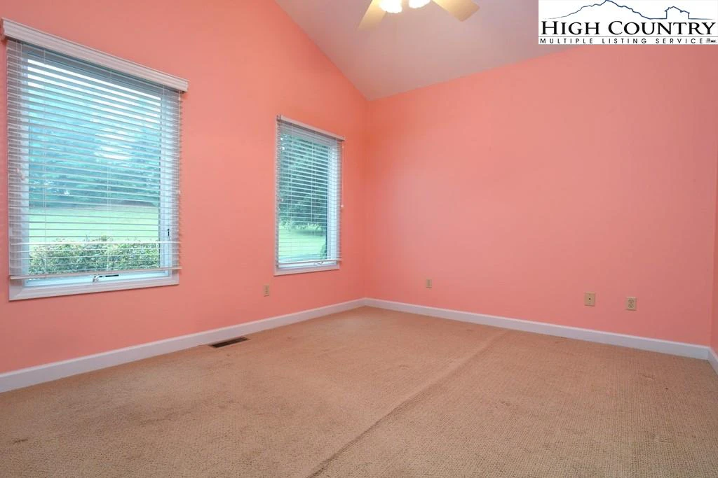 Image number 14 for the current listing