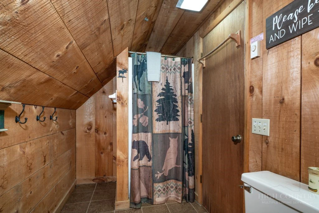 Image number 11 for the current listing