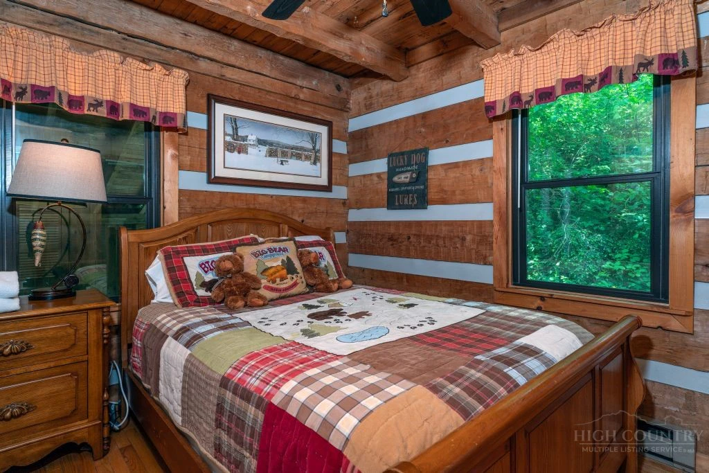 Image number 3 for the current listing