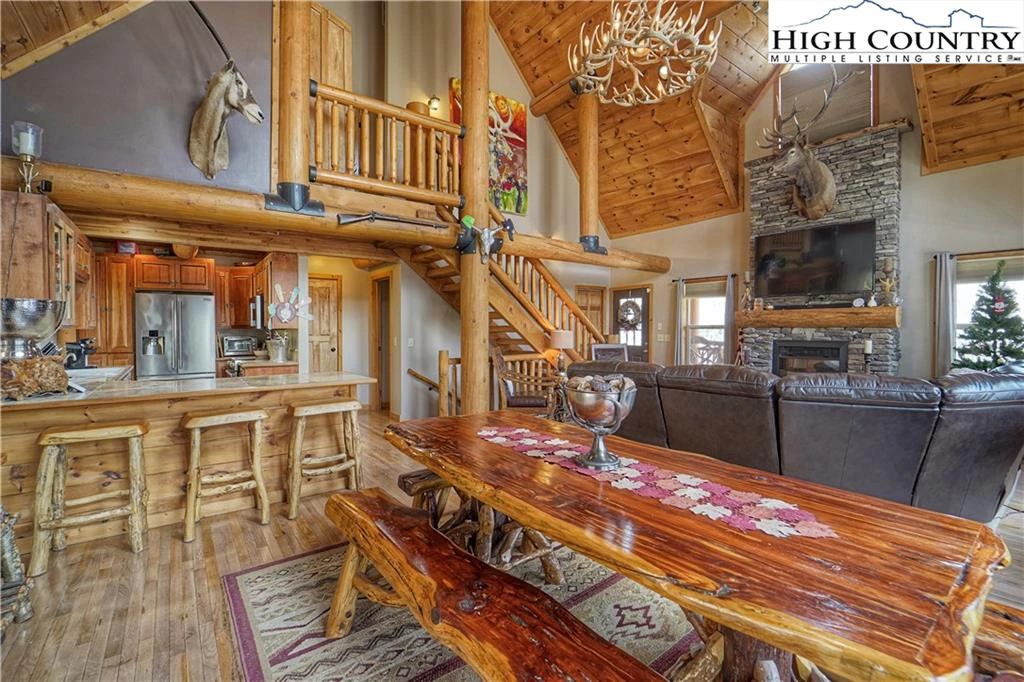 Image number 21 for the current listing
