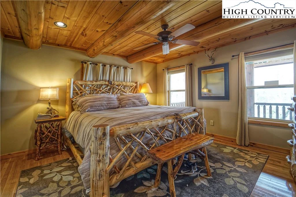 Image number 19 for the current listing