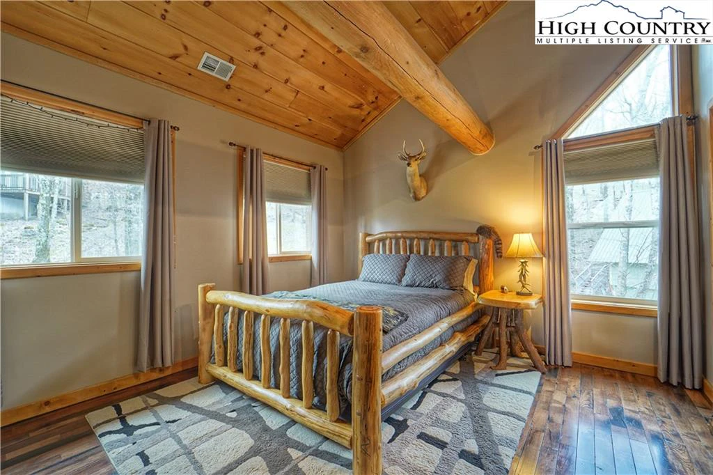 Image number 3 for the current listing