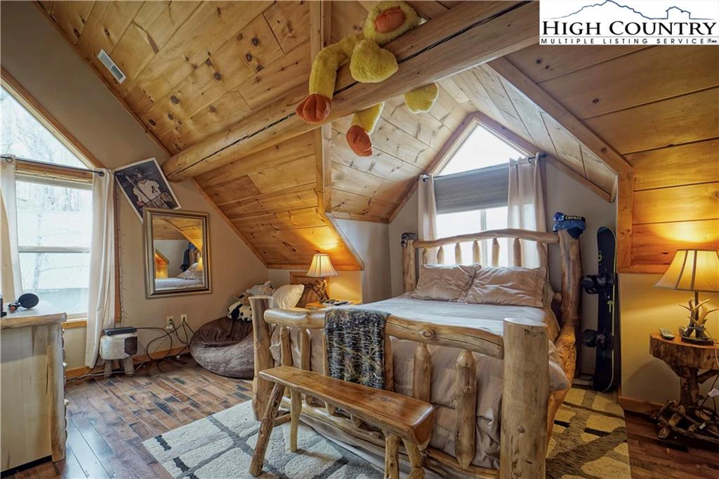 Image number 4 for the current listing