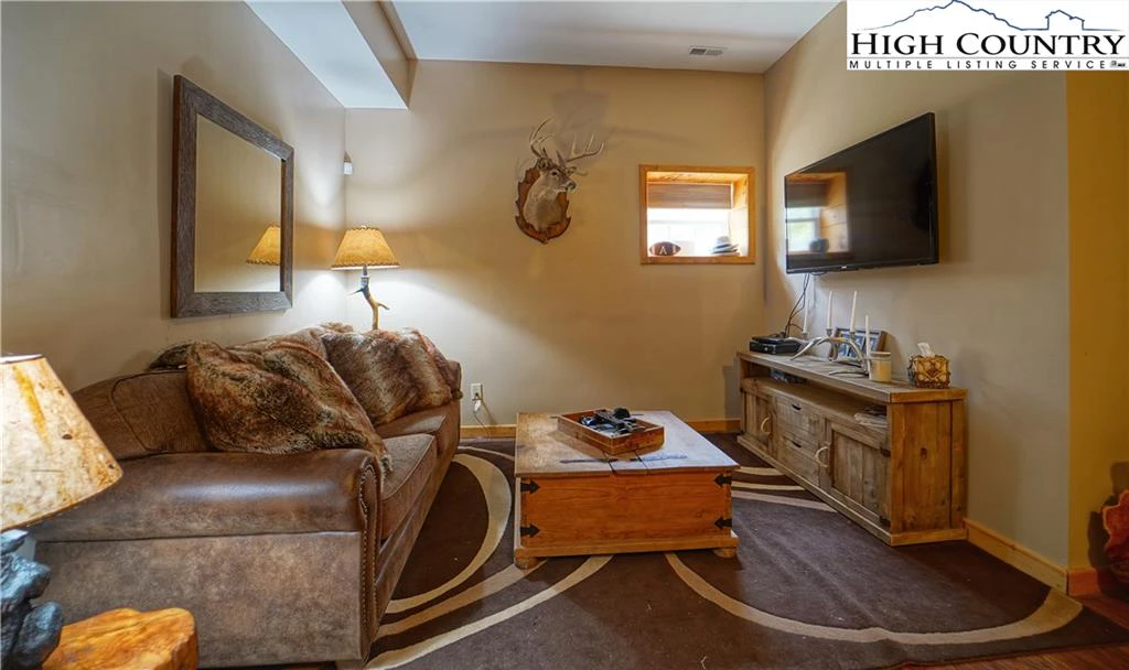 Image number 6 for the current listing