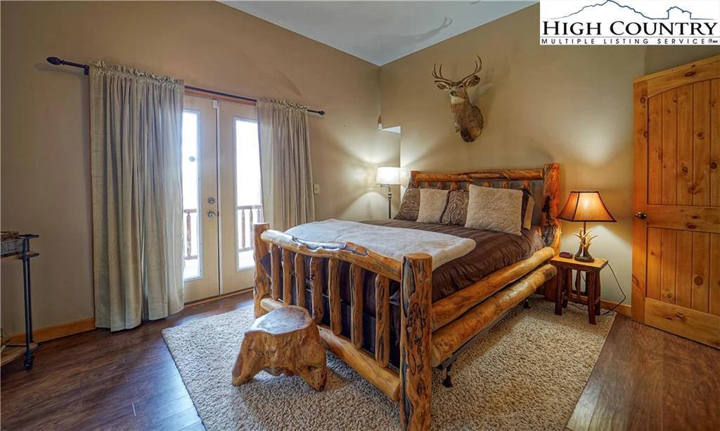 Image number 7 for the current listing
