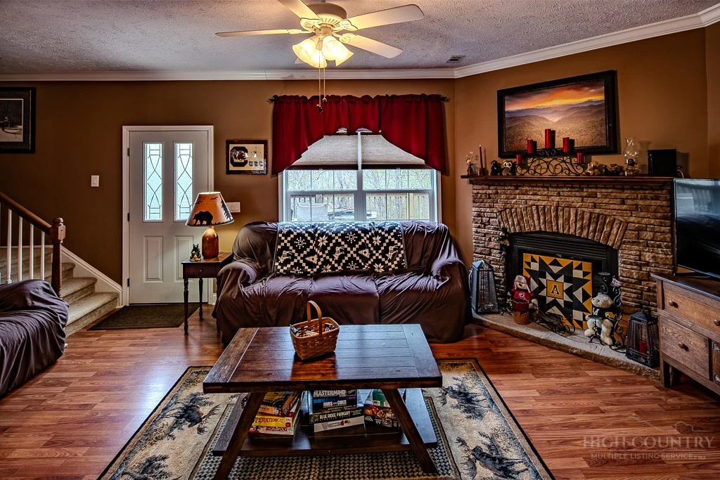 Image number 2 for the current listing