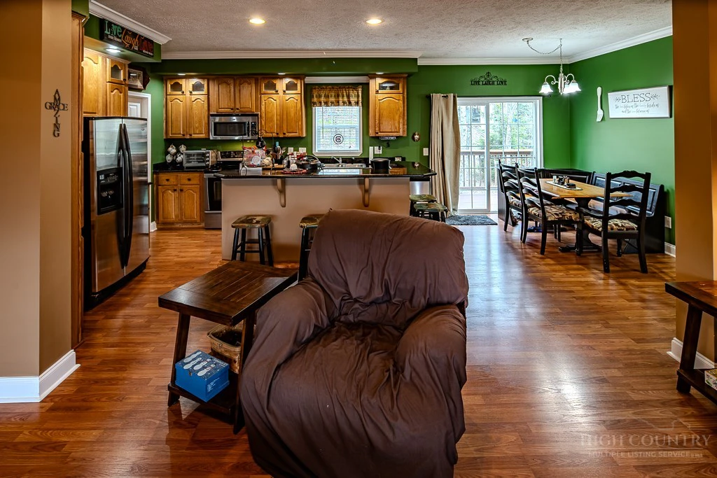 Image number 4 for the current listing