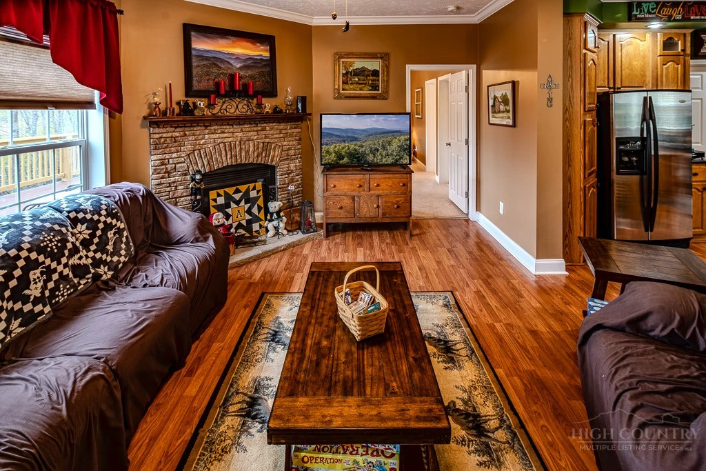 Image number 6 for the current listing