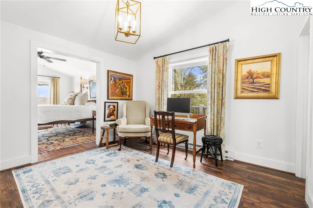 Image number 11 for the current listing
