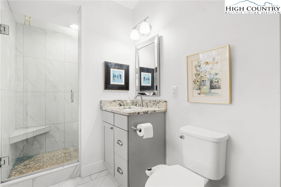 Image number 3 for the current listing