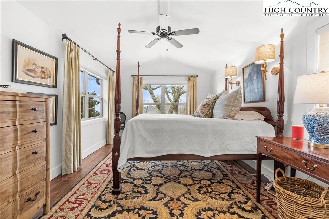 Image number 5 for the current listing