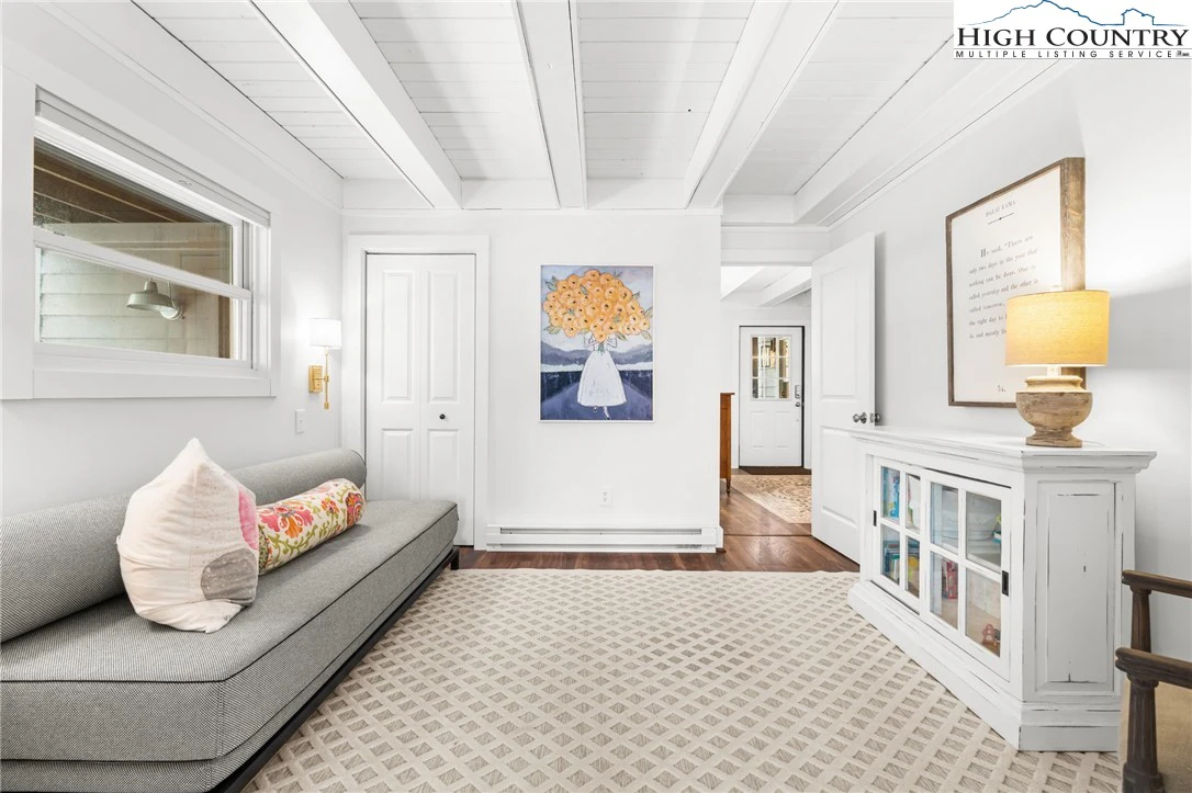 Image number 15 for the current listing