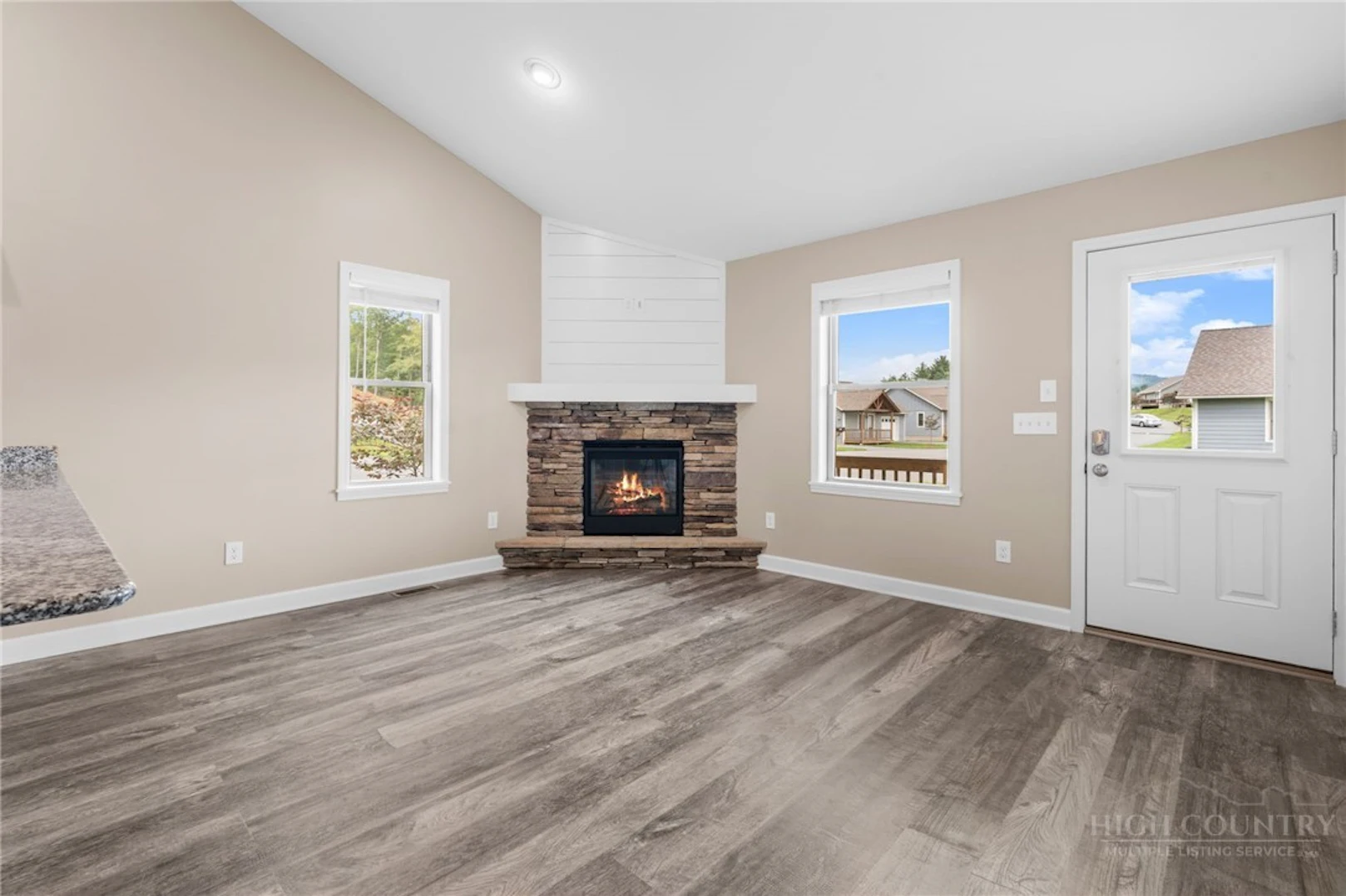 Image number 5 for the current listing
