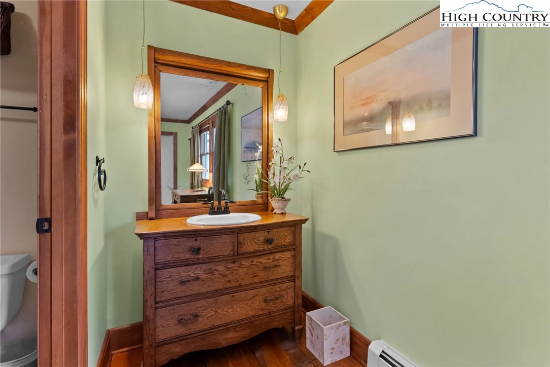Image number 8 for the current listing
