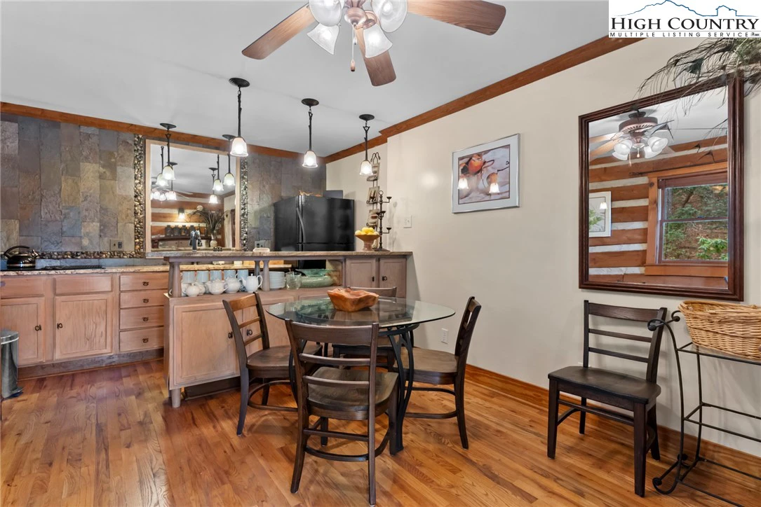 Image number 9 for the current listing