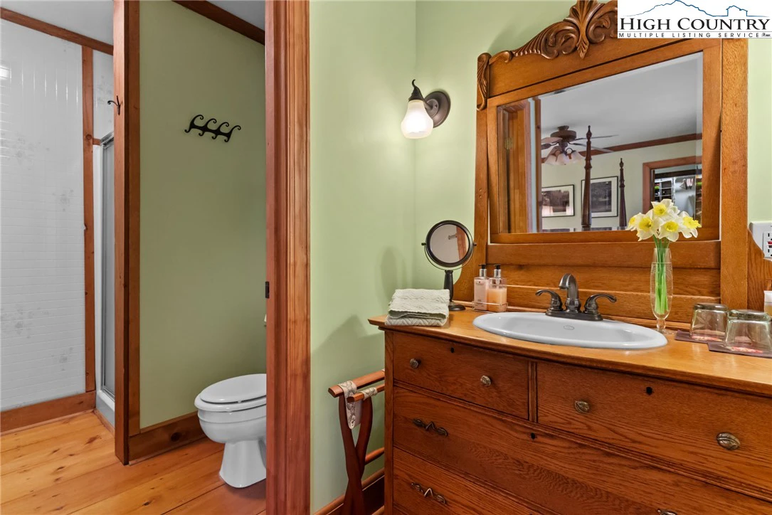 Image number 5 for the current listing