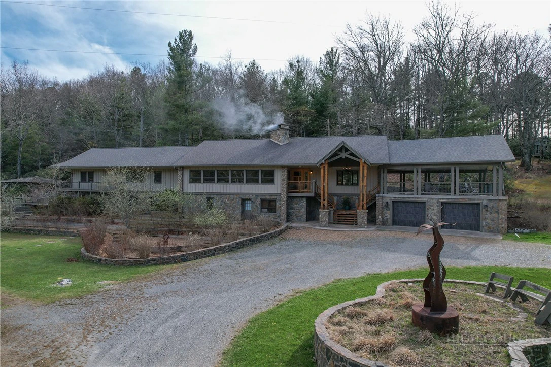 Image number 1 for the current listing