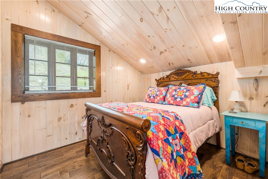 Image number 5 for the current listing