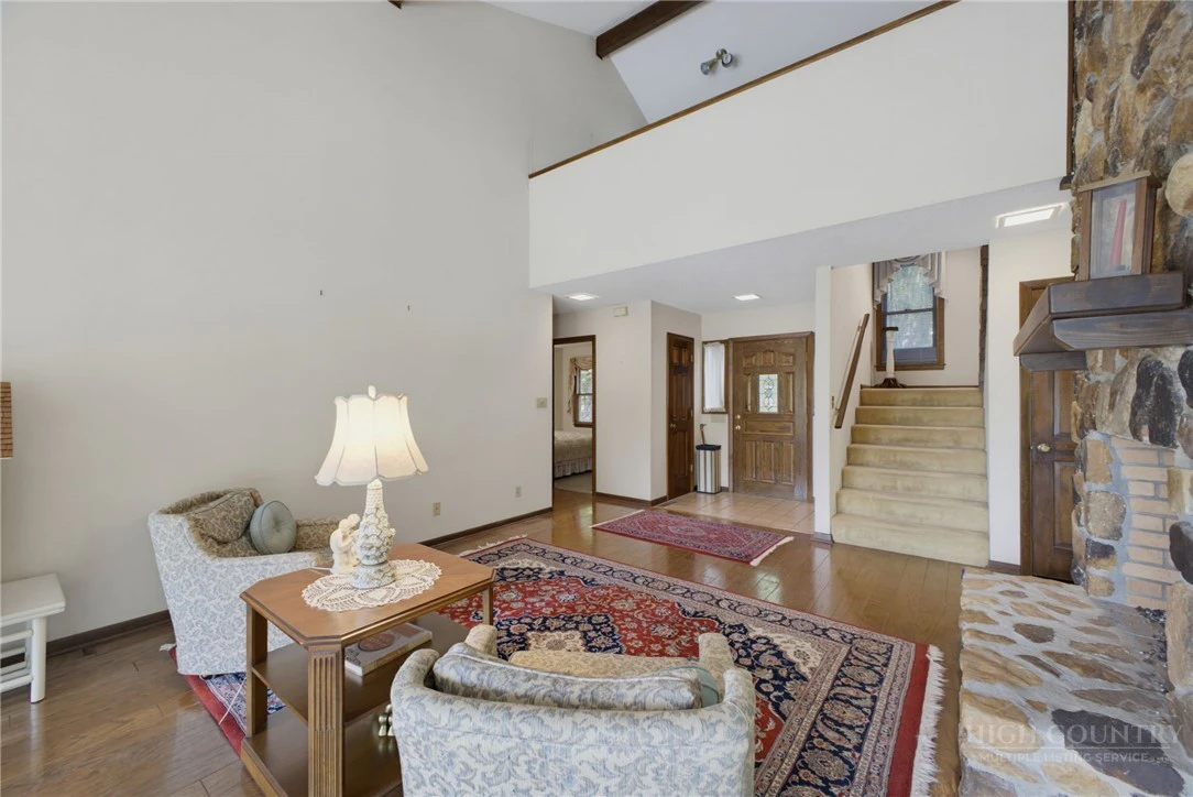 Image number 5 for the current listing