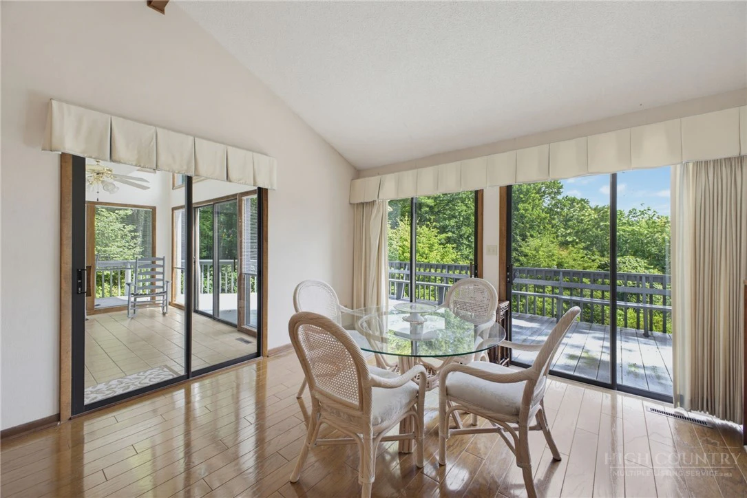 Image number 6 for the current listing