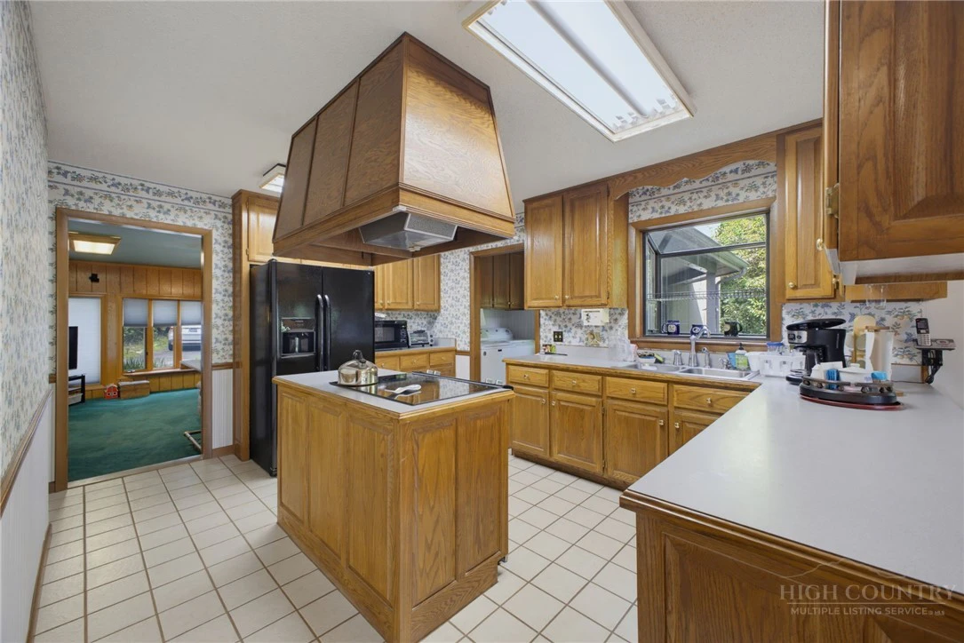 Image number 10 for the current listing