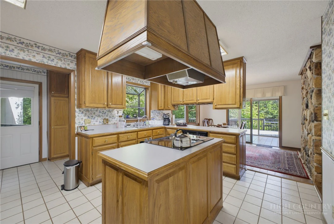 Image number 11 for the current listing