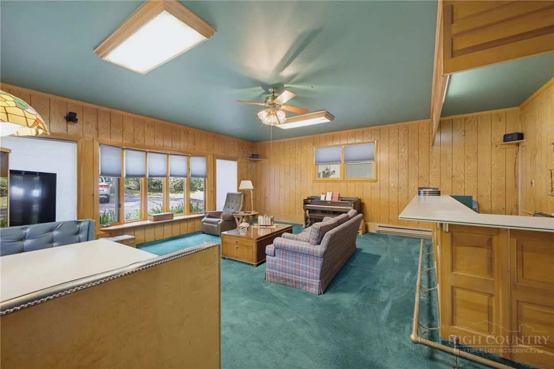 Image number 12 for the current listing