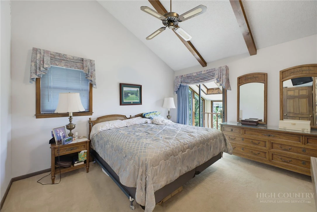 Image number 14 for the current listing