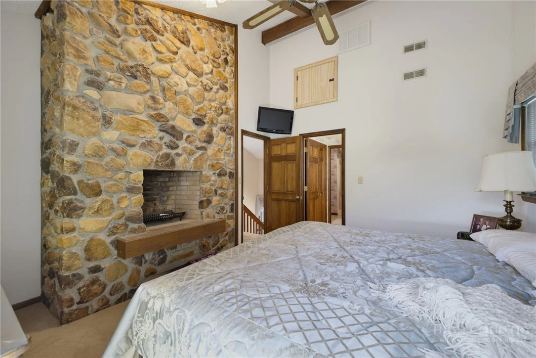 Image number 15 for the current listing